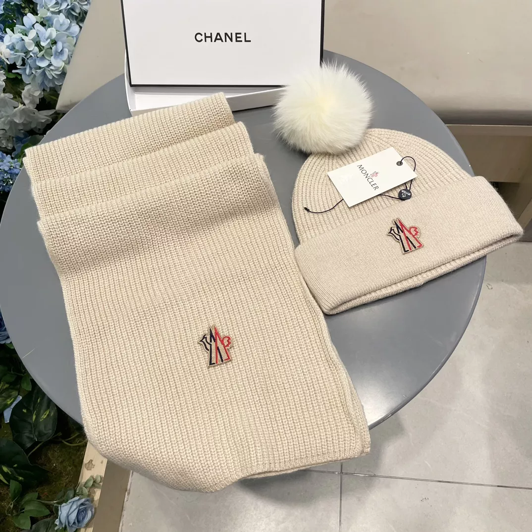 Durable 6119 Moncler Hat and Scarf Set