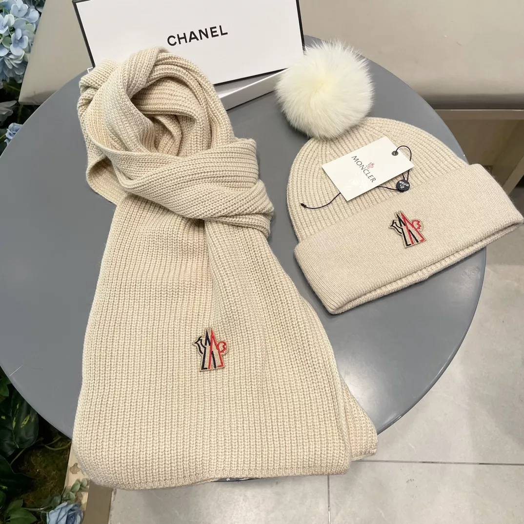 Durable 6119 Moncler Hat and Scarf Set