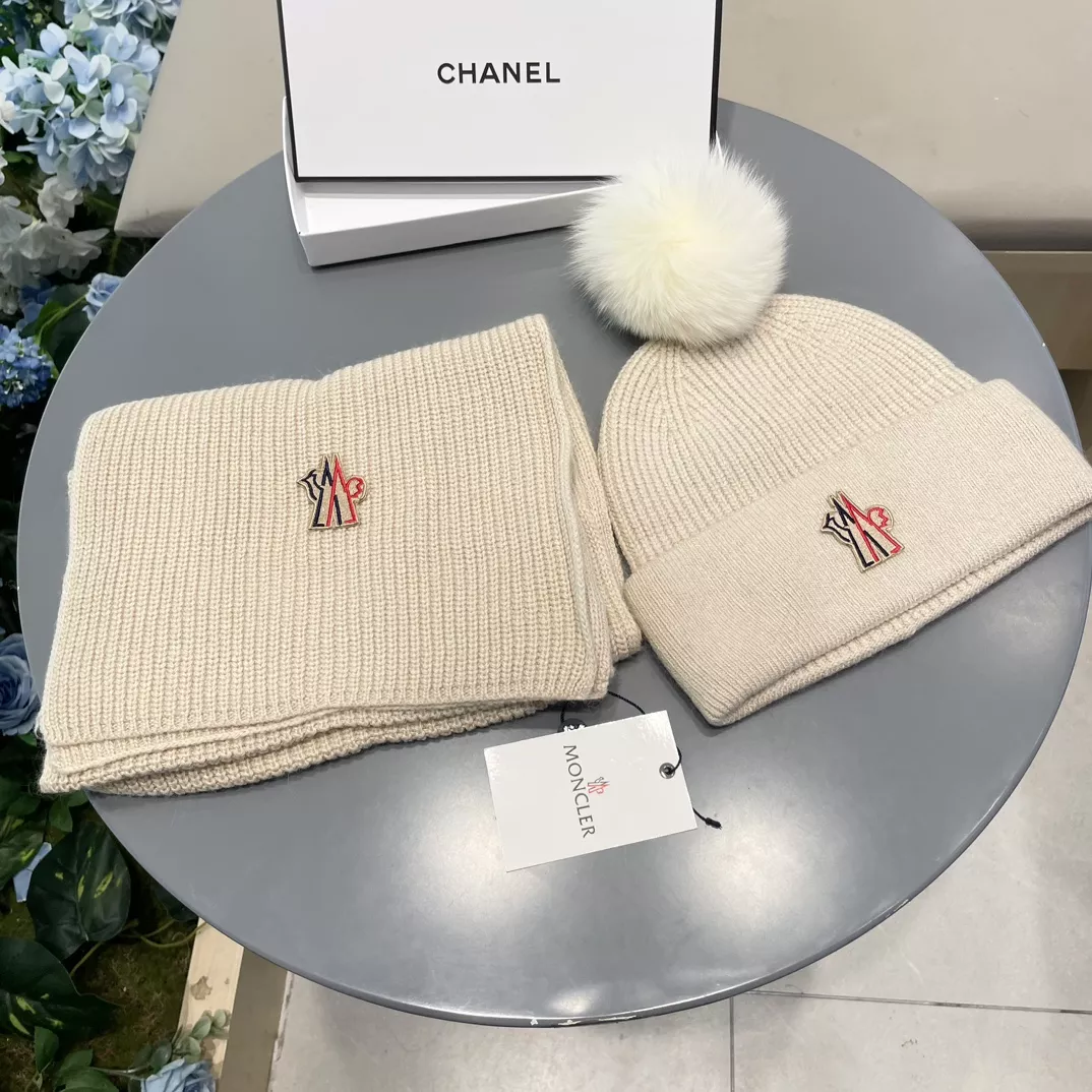 Durable 6119 Moncler Hat and Scarf Set