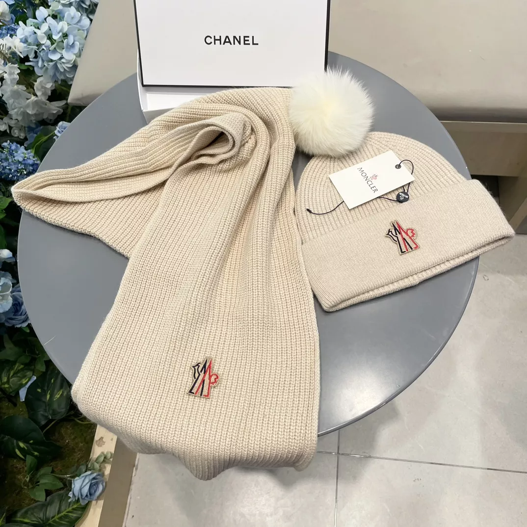 Durable 6119 Moncler Hat and Scarf Set