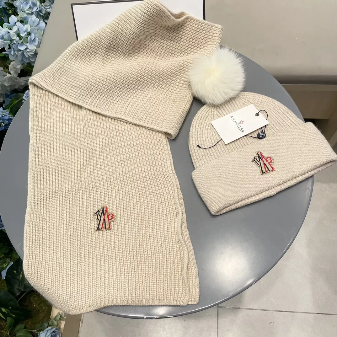 Durable 6119 Moncler Hat and Scarf Set