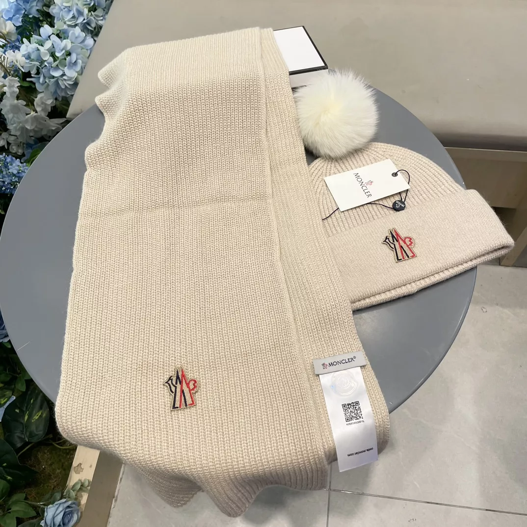 Durable 6119 Moncler Hat and Scarf Set