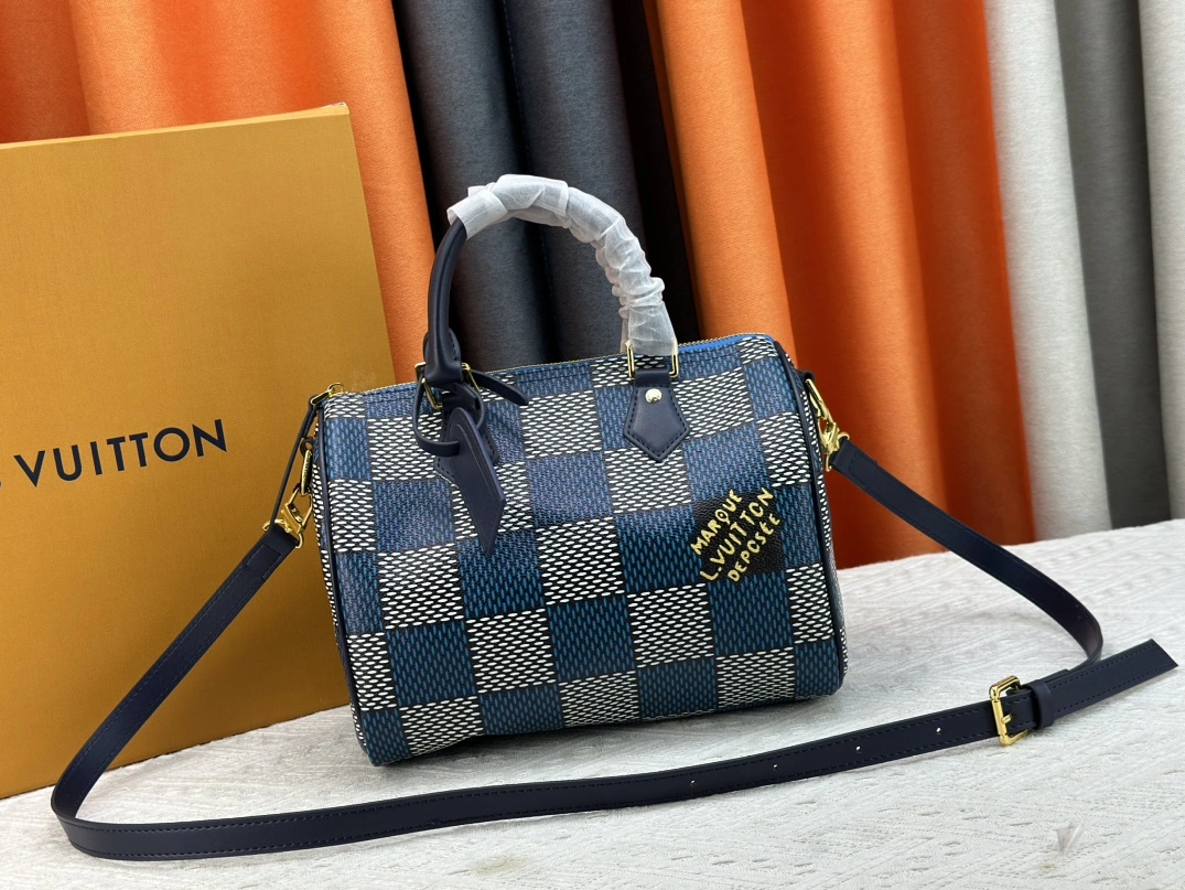 Durable 6135 Louis Vuitton AAA Quality Handbags For Women