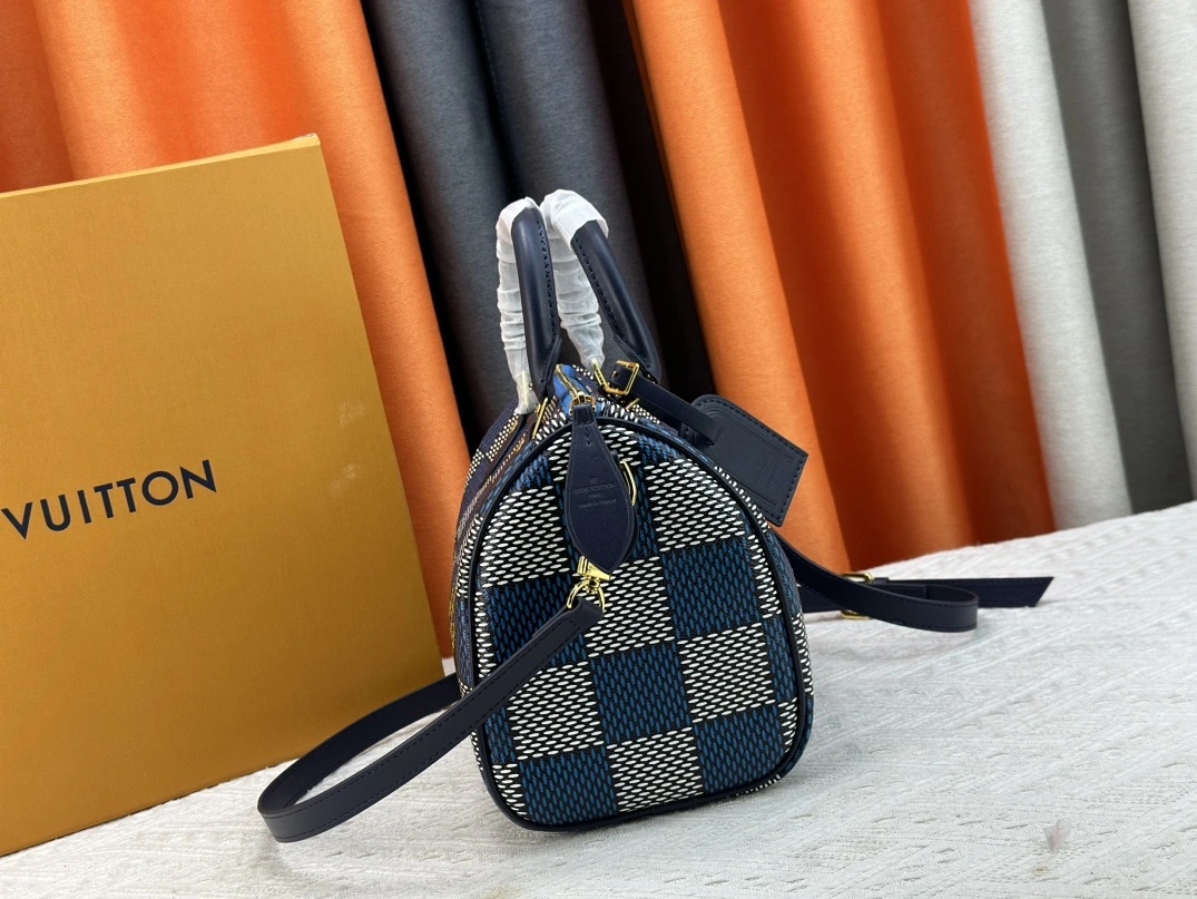 Durable 6135 Louis Vuitton AAA Quality Handbags For Women