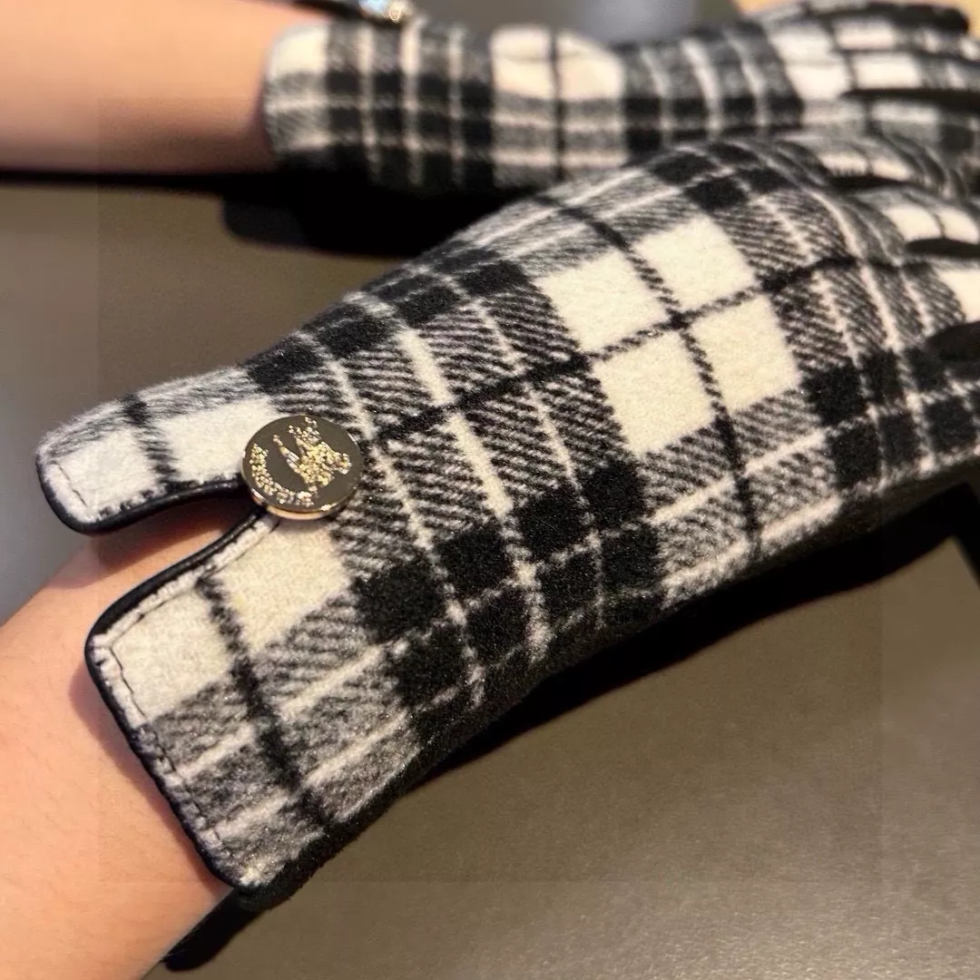 Durable 6299 Burberry Gloves