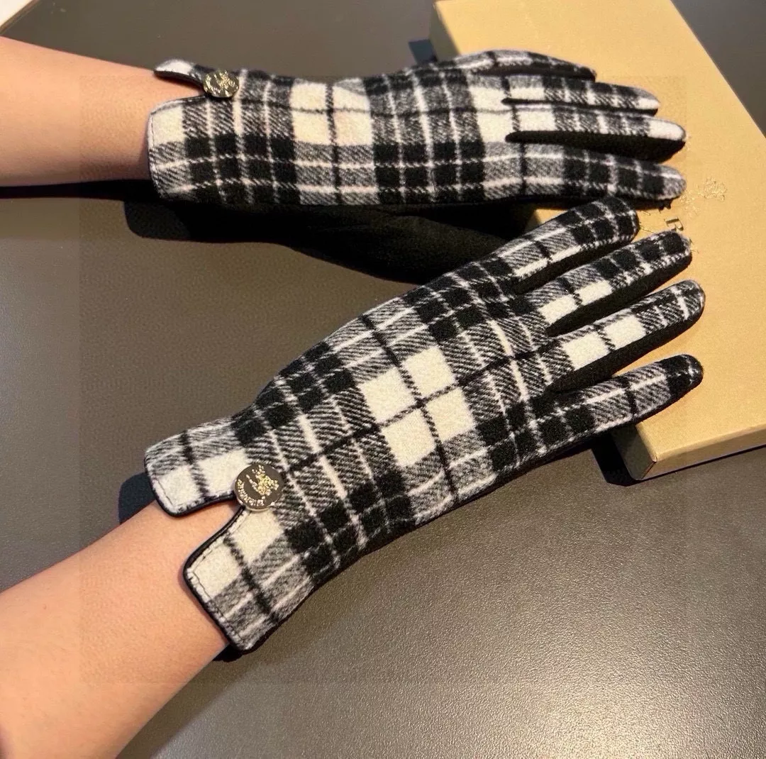 Durable 6299 Burberry Gloves