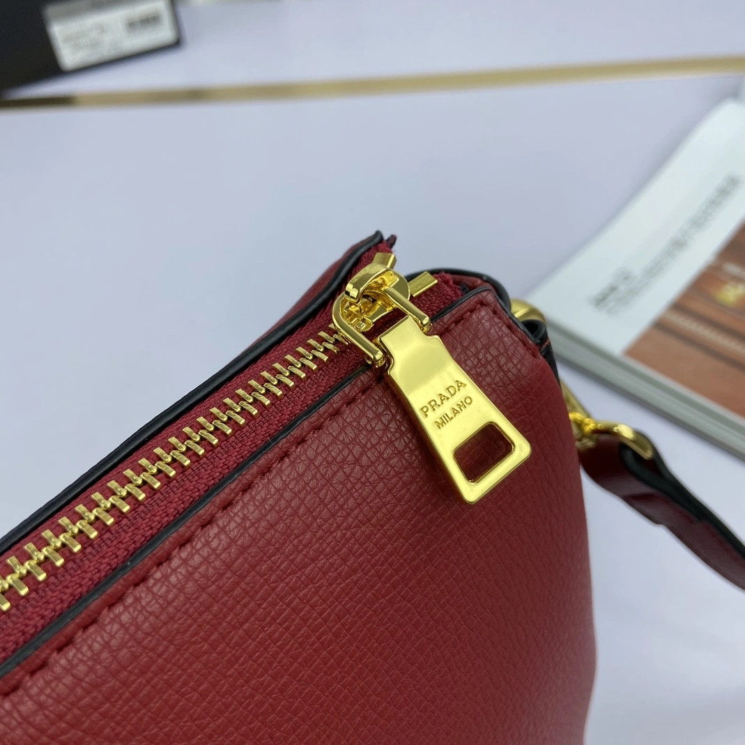 Durable 6584 Prada AAA Quality Messenger Bags For Women