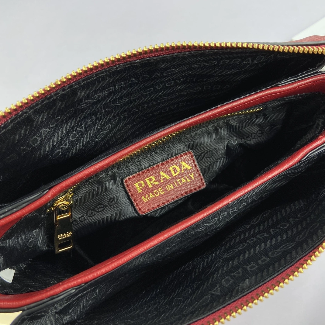 Durable 6584 Prada AAA Quality Messenger Bags For Women