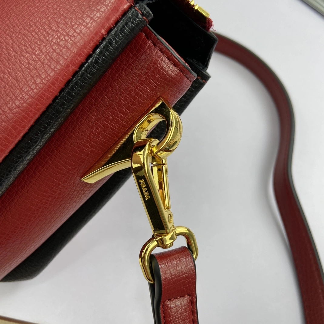 Durable 6584 Prada AAA Quality Messenger Bags For Women