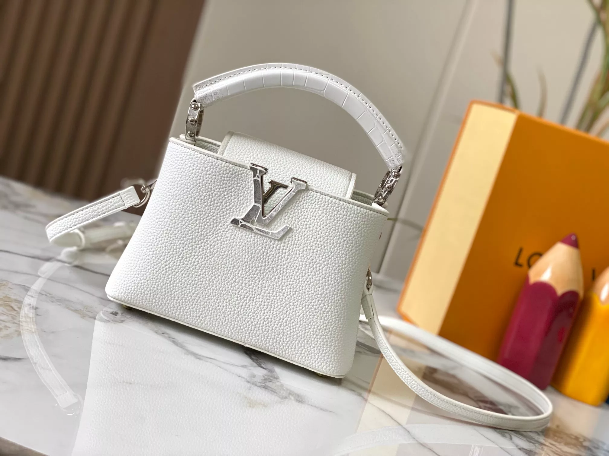 Durable 6812 Louis Vuitton AAA Quality Messenger Bags For Women