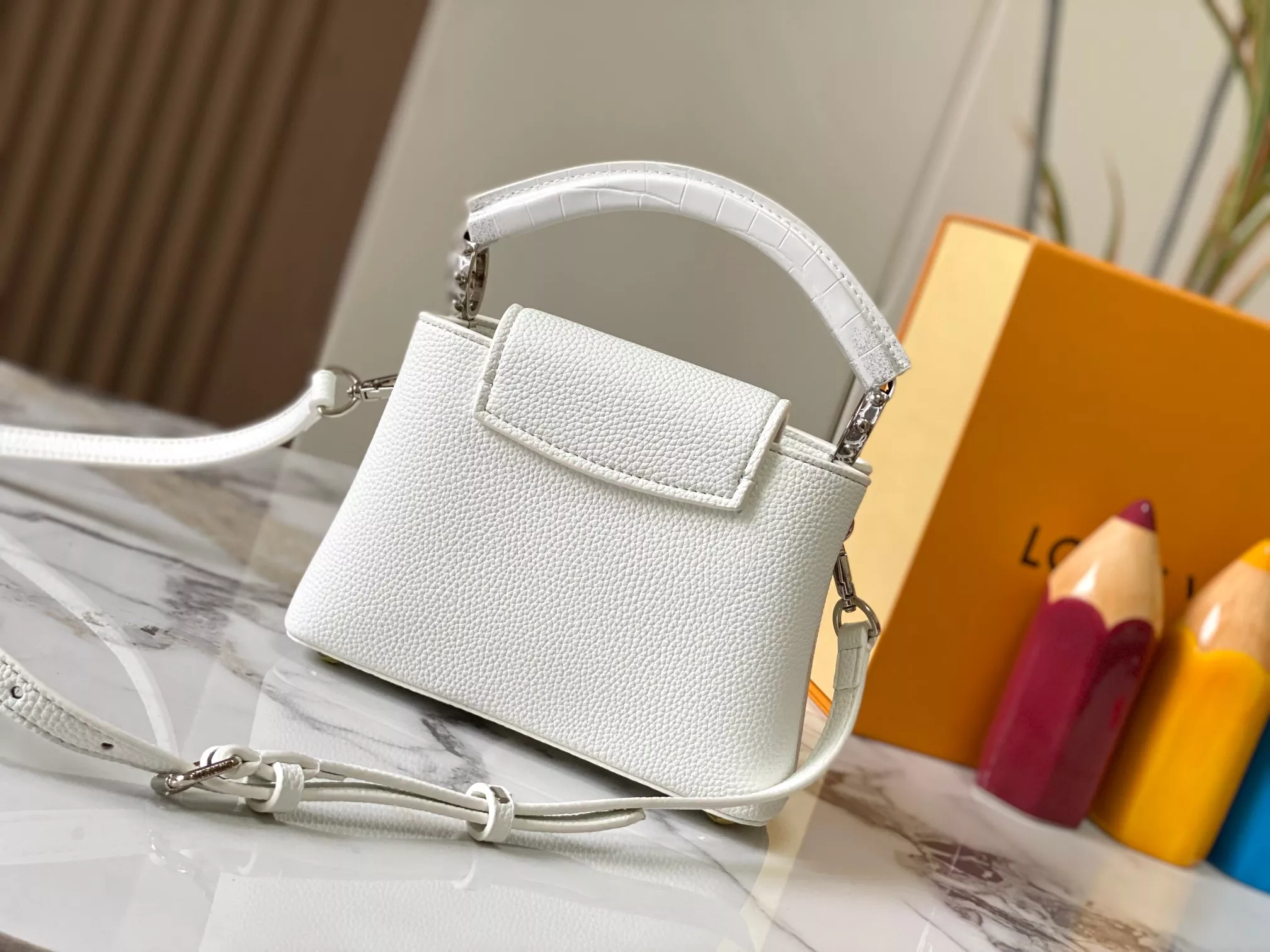 Durable 6812 Louis Vuitton AAA Quality Messenger Bags For Women