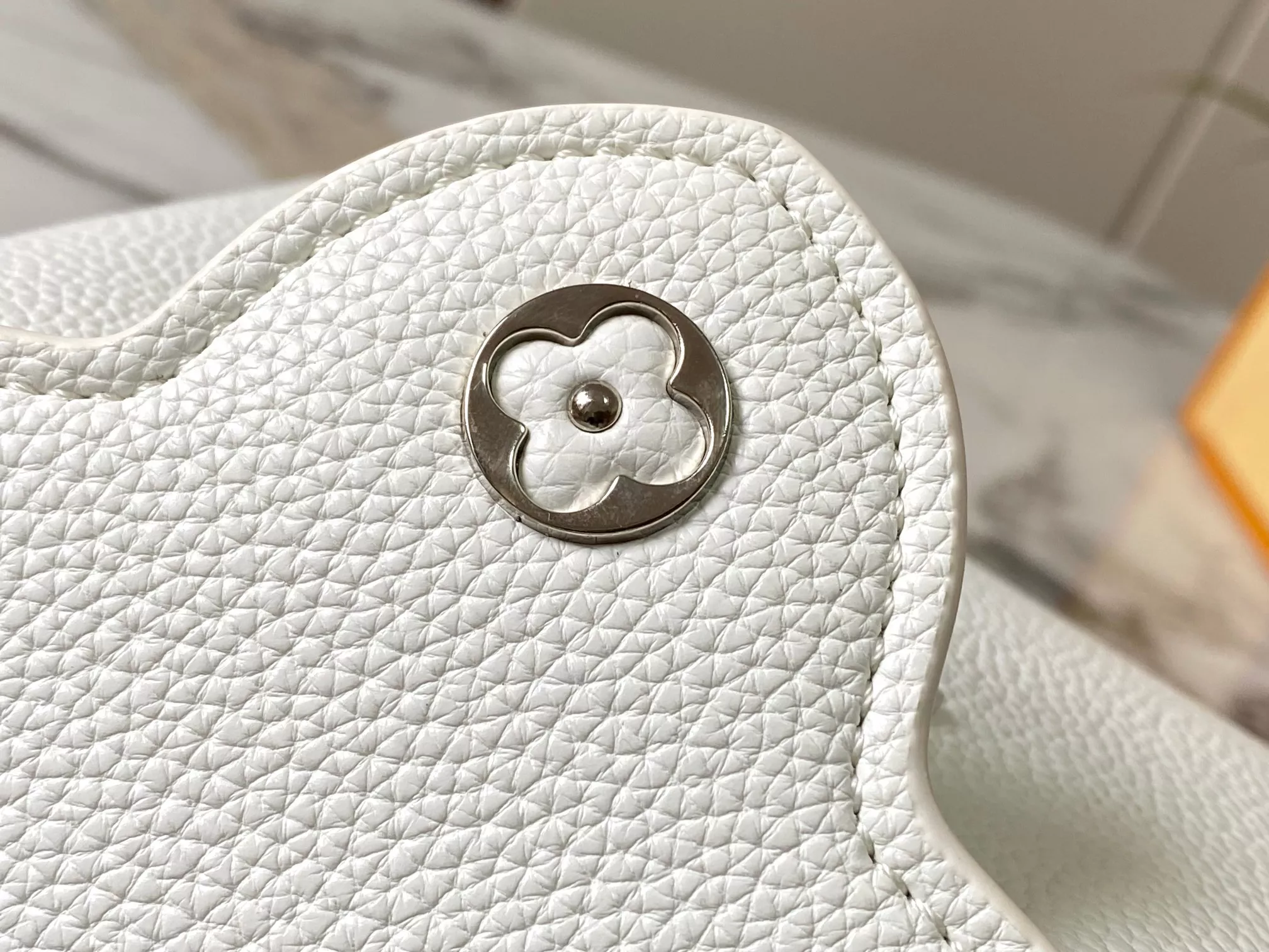Durable 6812 Louis Vuitton AAA Quality Messenger Bags For Women