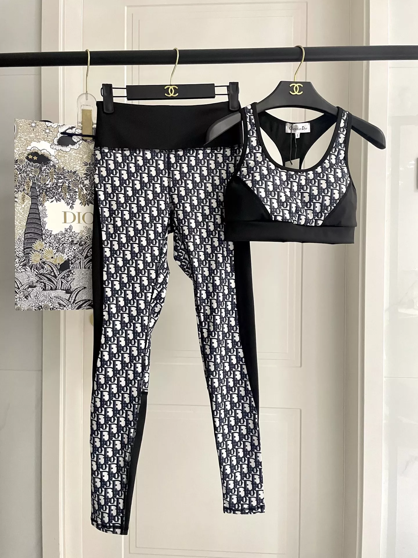 Durable 6901 Christian Dior Tracksuits Sleeveless For Women
