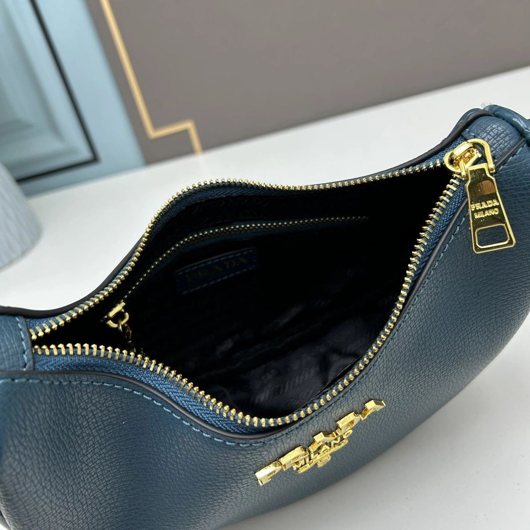 Durable 6905 Prada AAA Quality Messenger Bags For Women