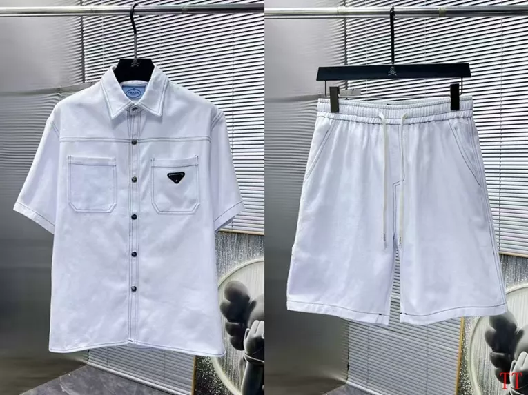 Durable 7007 Prada Tracksuits Short Sleeved For Men