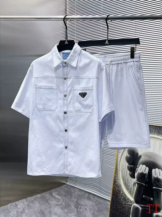 Durable 7007 Prada Tracksuits Short Sleeved For Men