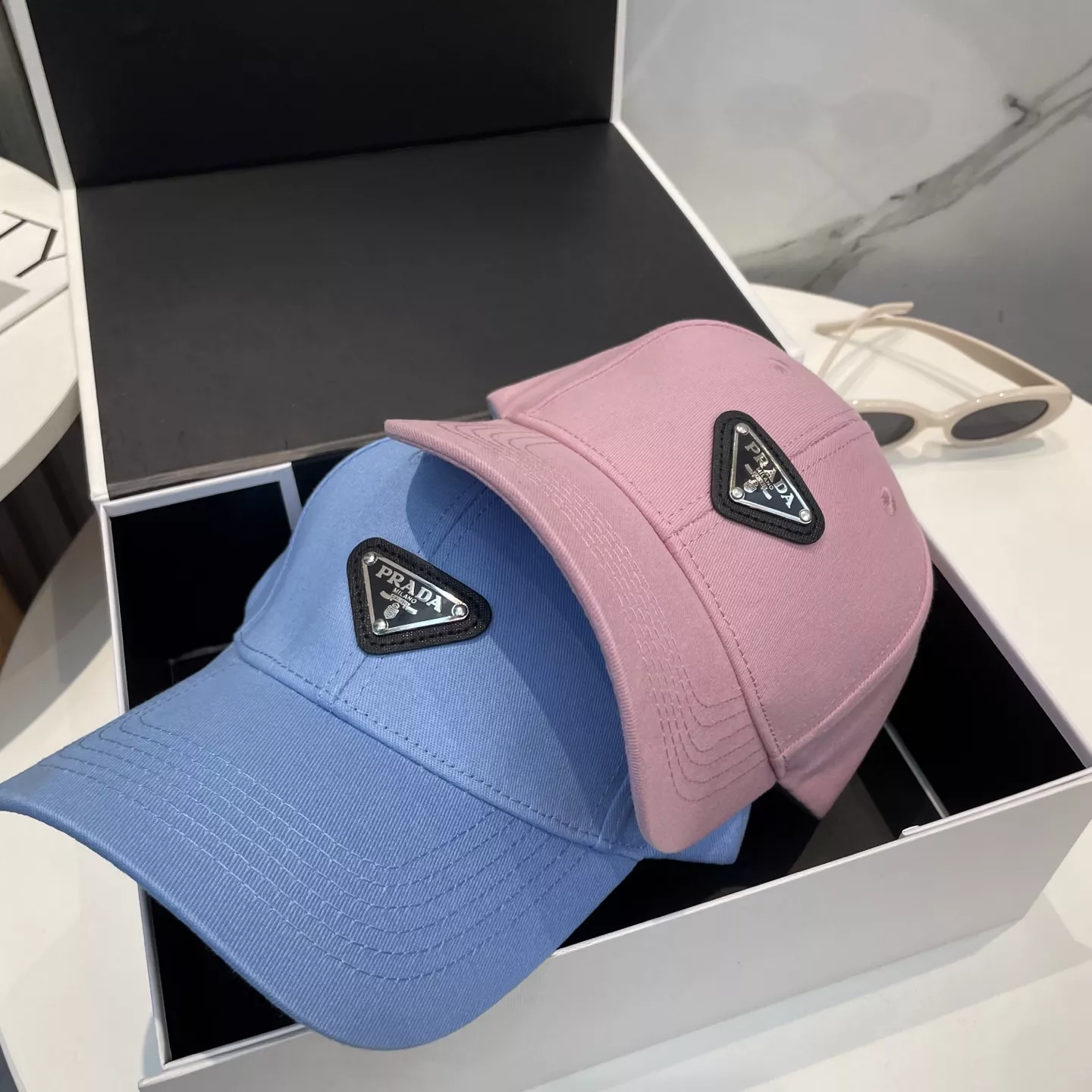 Durable 7112 Prada Caps