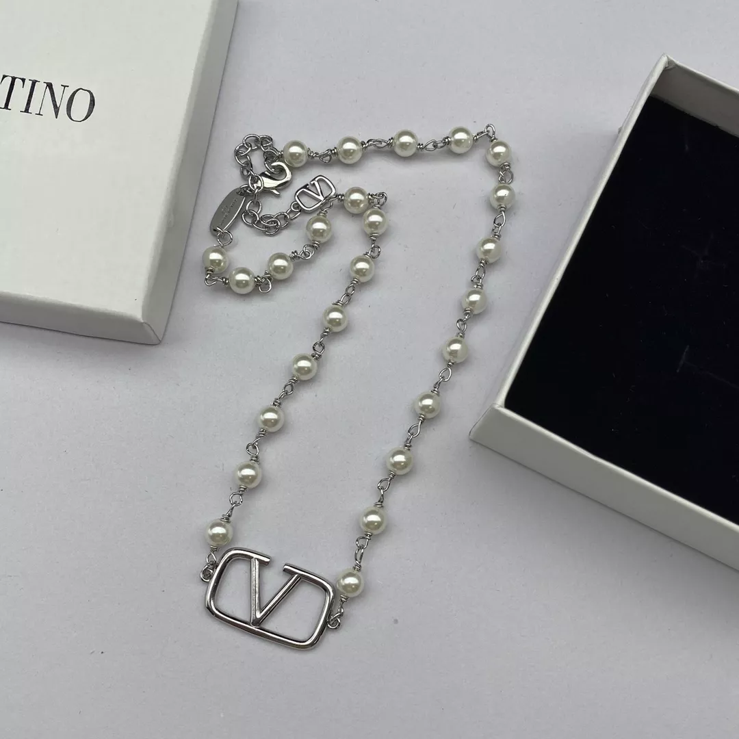 Durable 7142 Valentino Jewelry Set For Women