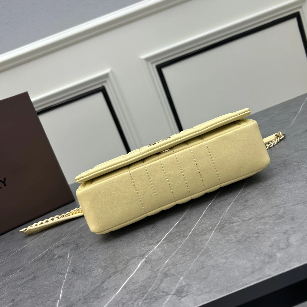 Durable 7226 Burberry AAA Quality Messenger Bags For Women