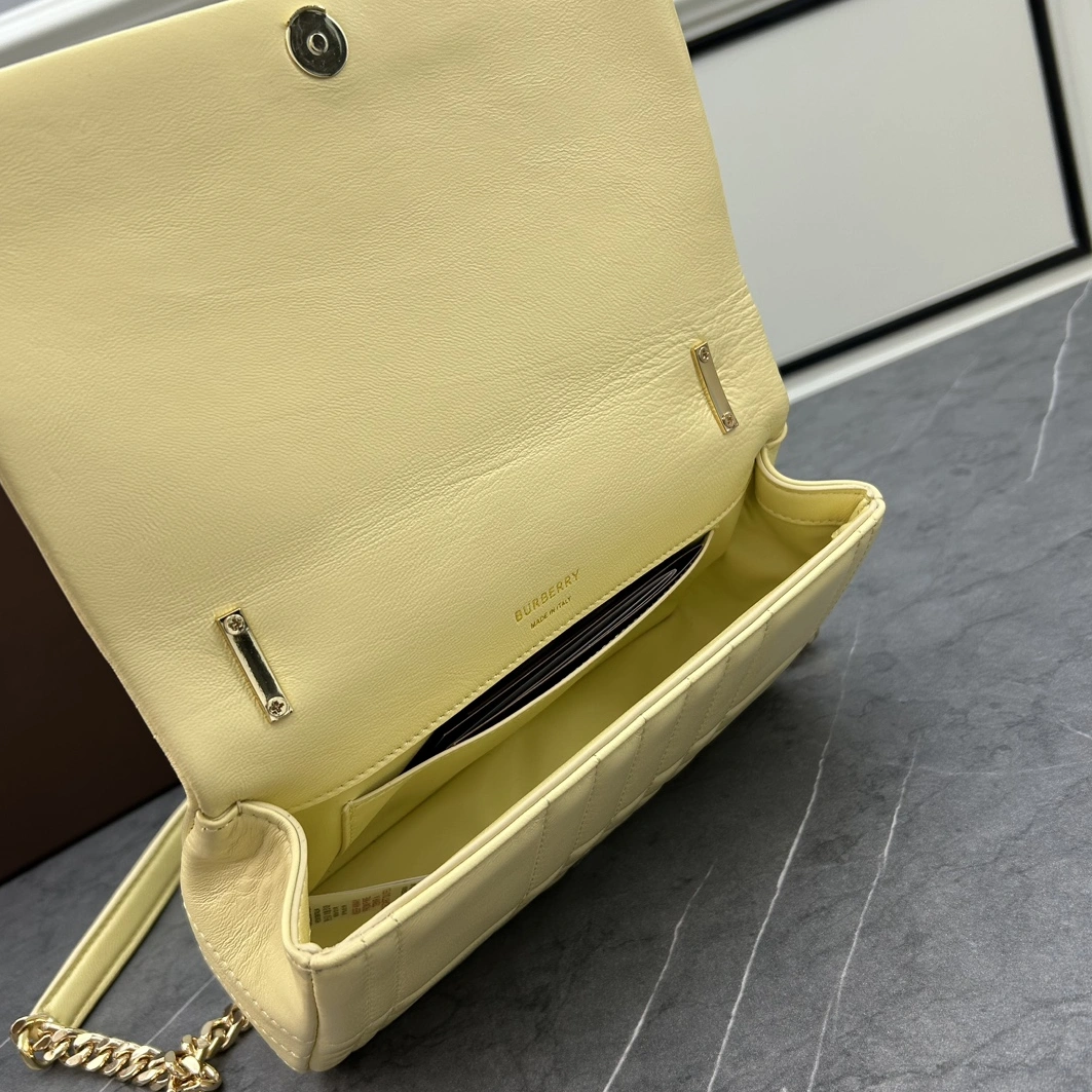 Durable 7226 Burberry AAA Quality Messenger Bags For Women