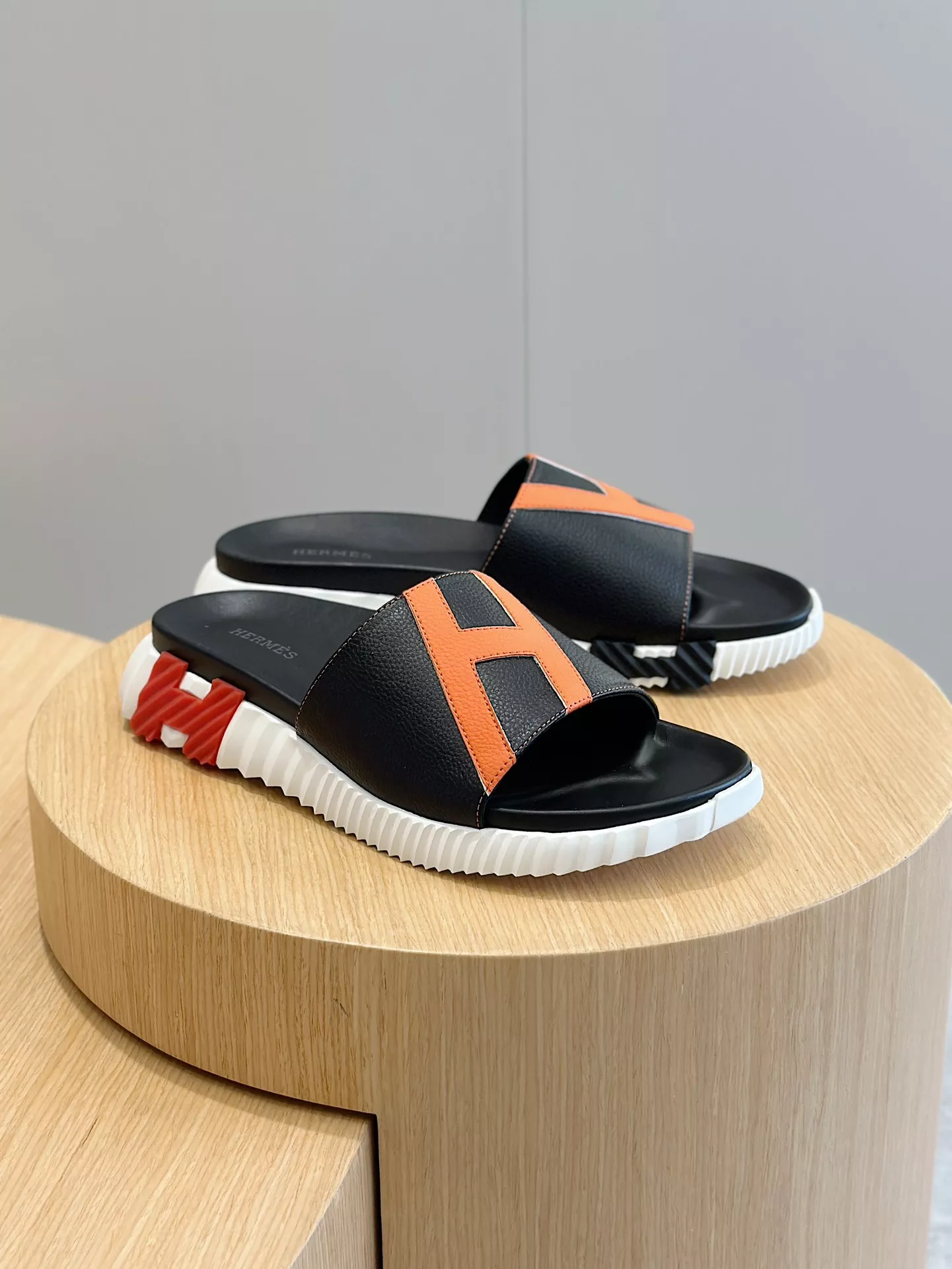 Durable 7255 Hermes Slippers For Men