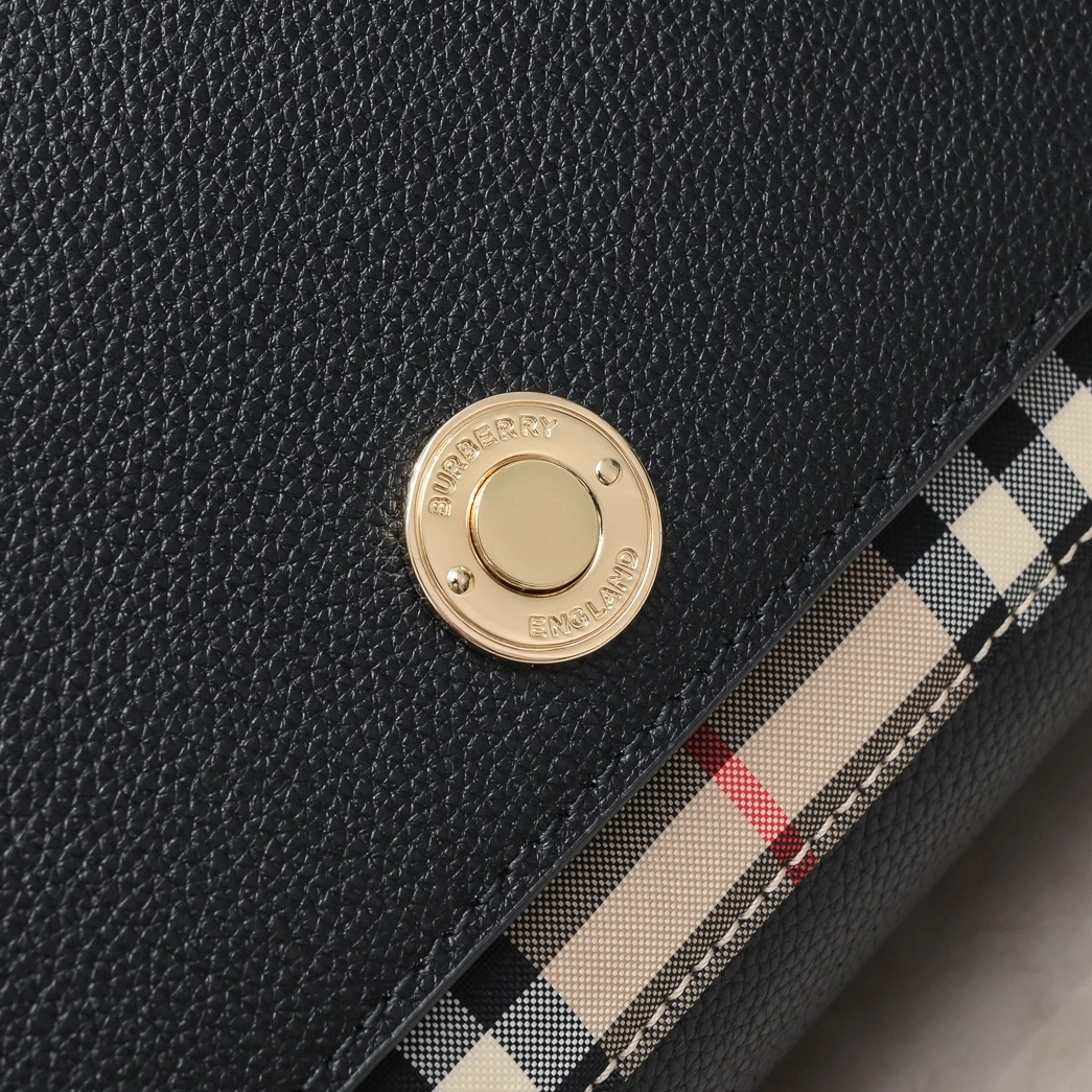 Durable 7570 Burberry AAA Quality Messenger Bags For Women