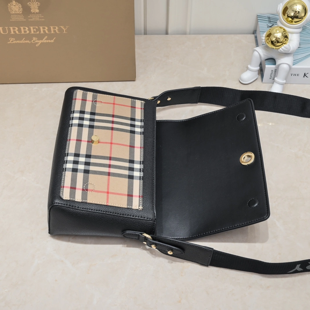 Durable 7570 Burberry AAA Quality Messenger Bags For Women