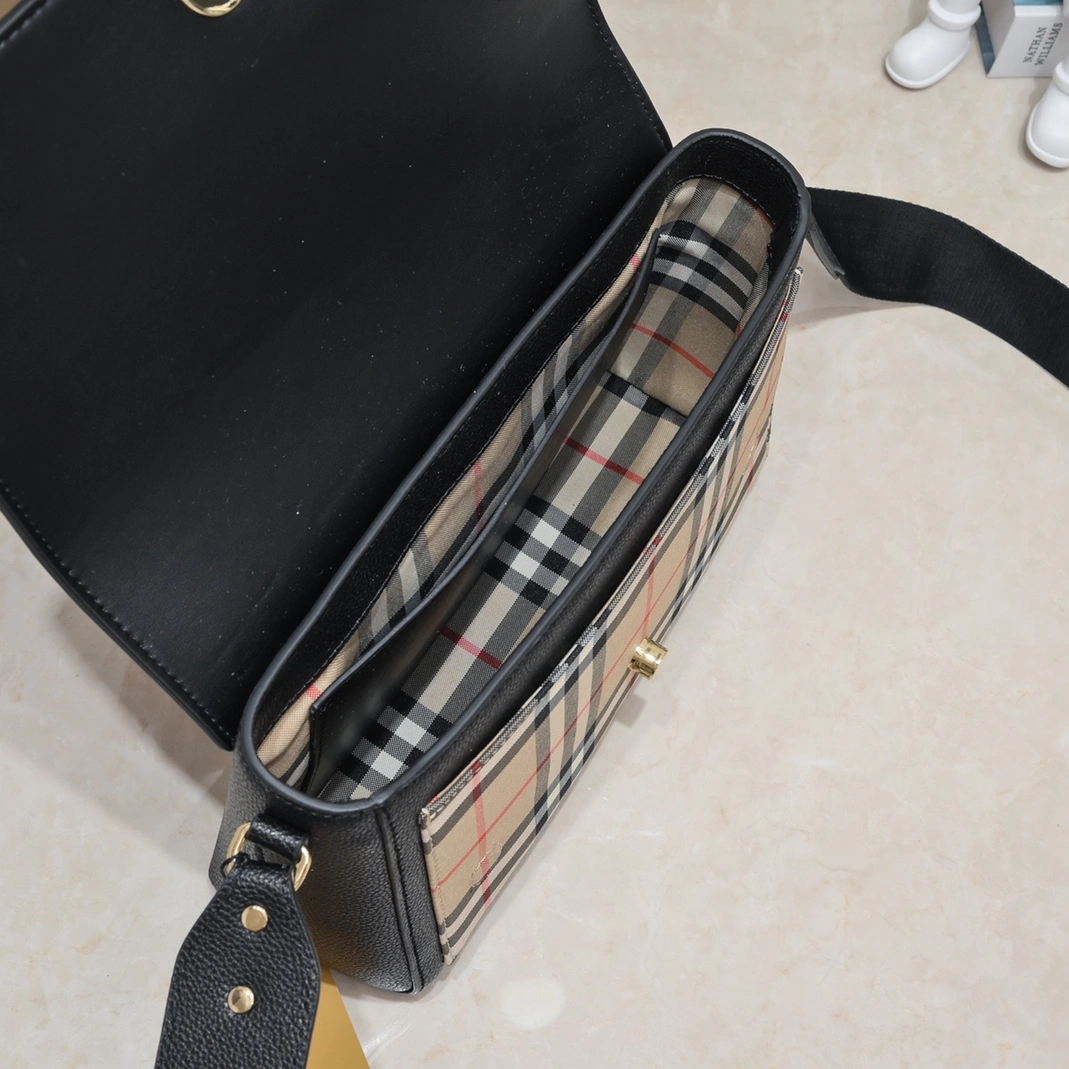 Durable 7570 Burberry AAA Quality Messenger Bags For Women