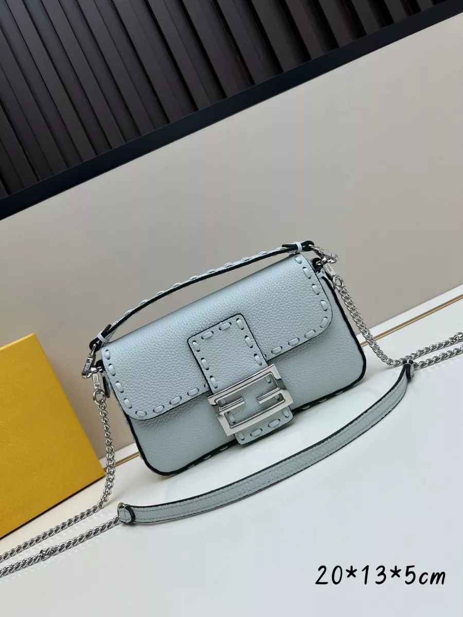 Durable 7601 Fendi AAA Quality Messenger Bags For Women