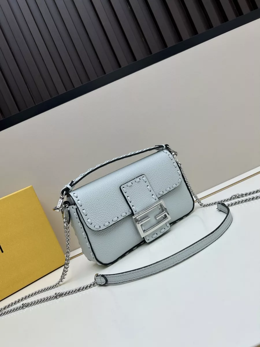 Durable 7601 Fendi AAA Quality Messenger Bags For Women