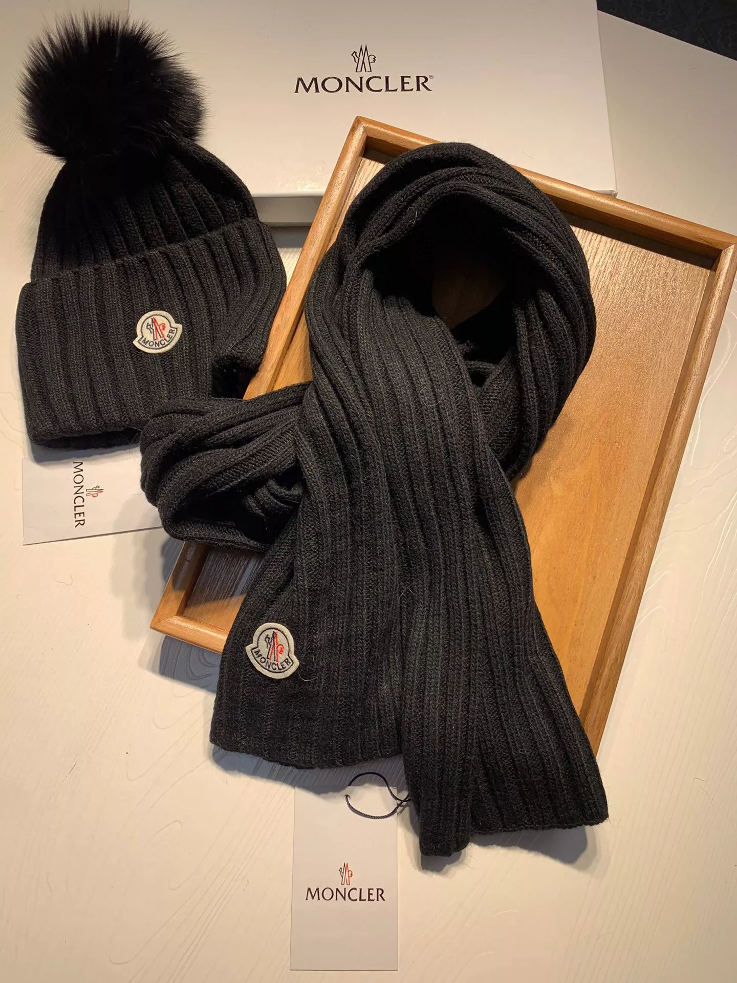 Durable 7781 Moncler Hat and Scarf Set
