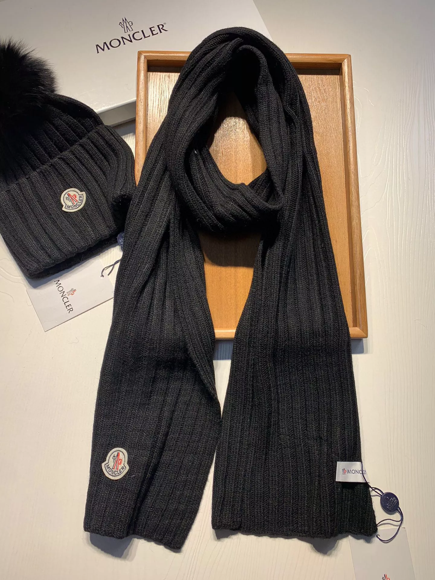 Durable 7781 Moncler Hat and Scarf Set