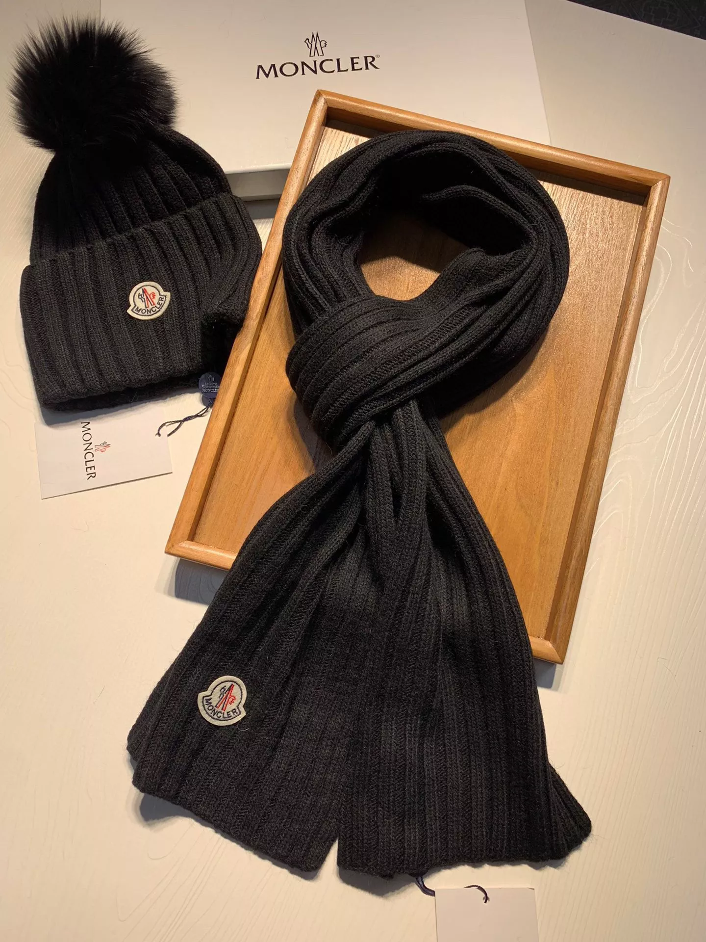 Durable 7781 Moncler Hat and Scarf Set