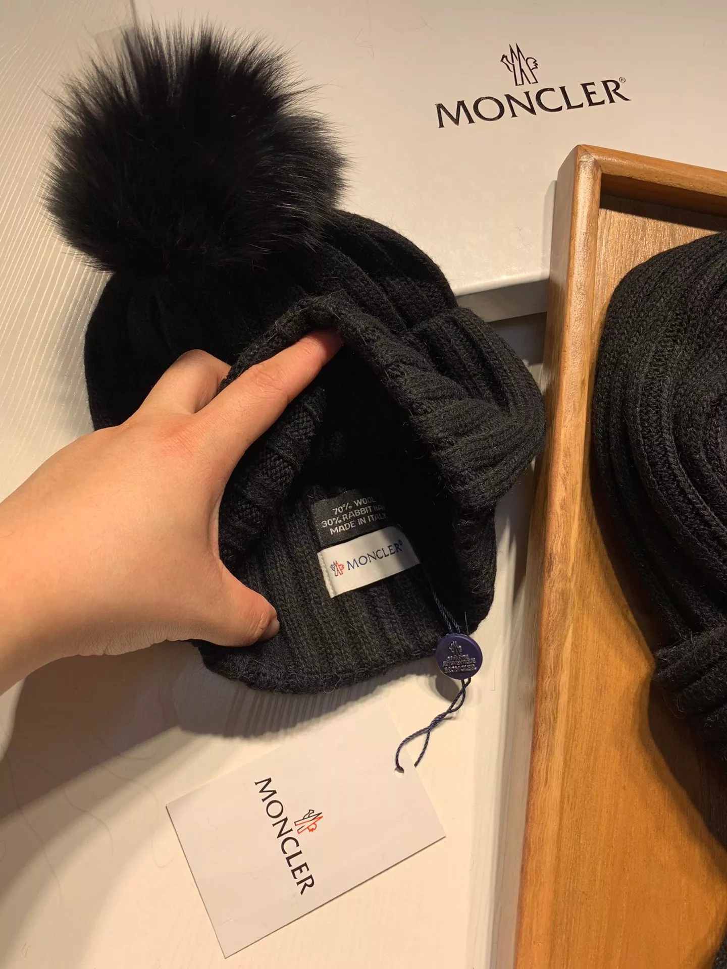 Durable 7781 Moncler Hat and Scarf Set
