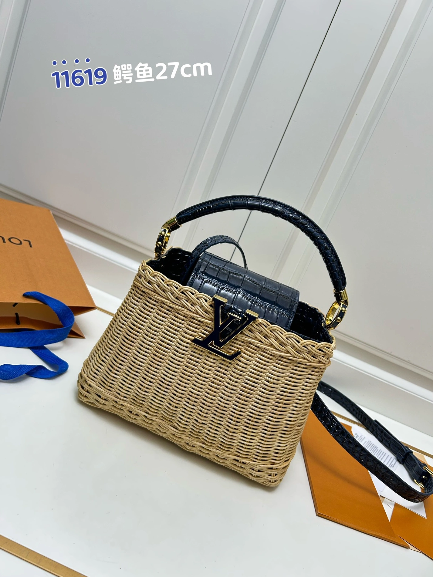 Durable 7794 Louis Vuitton AAA Quality Handbags In Navy For Women