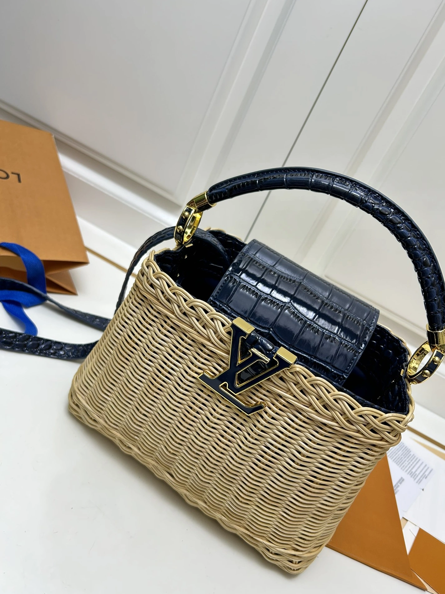 Durable 7794 Louis Vuitton AAA Quality Handbags In Navy For Women