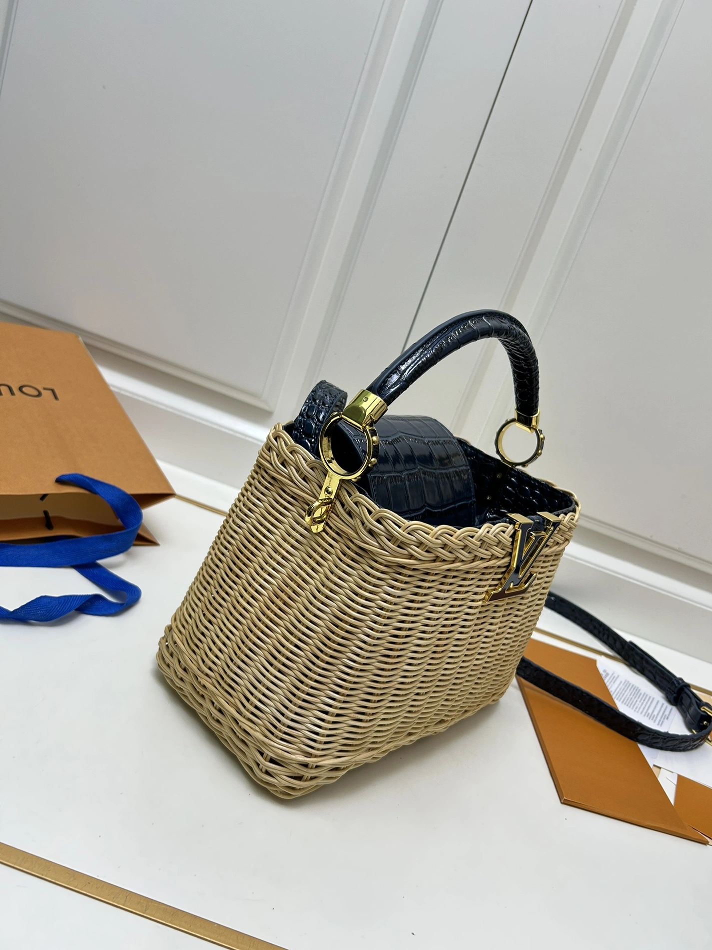 Durable 7794 Louis Vuitton AAA Quality Handbags In Navy For Women