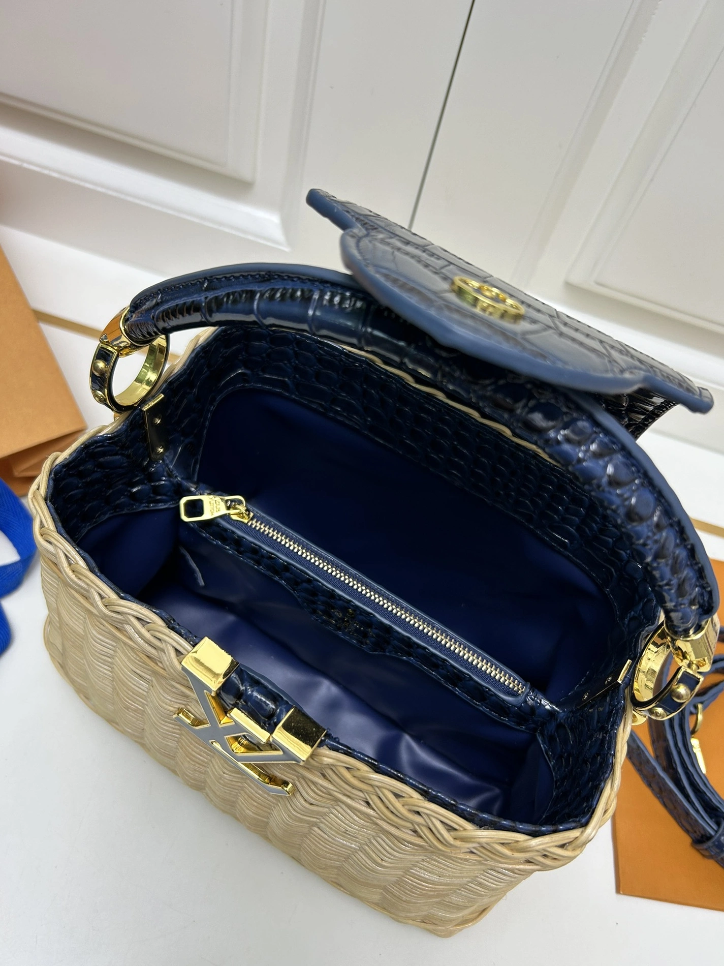 Durable 7794 Louis Vuitton AAA Quality Handbags In Navy For Women