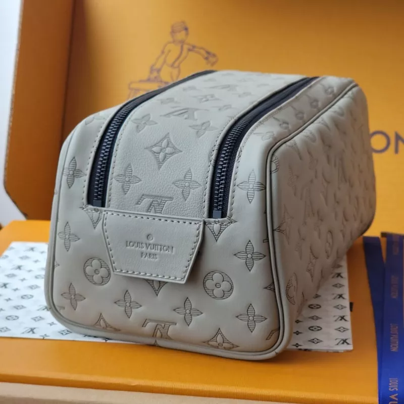Durable 7915 Louis Vuitton AAA Quality Handbags For Women