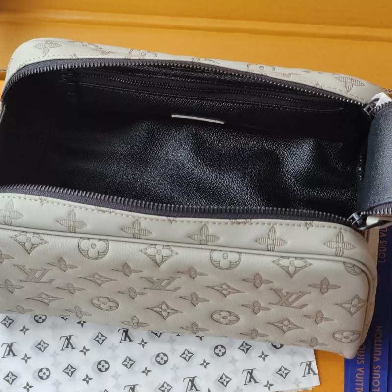 Durable 7915 Louis Vuitton AAA Quality Handbags For Women