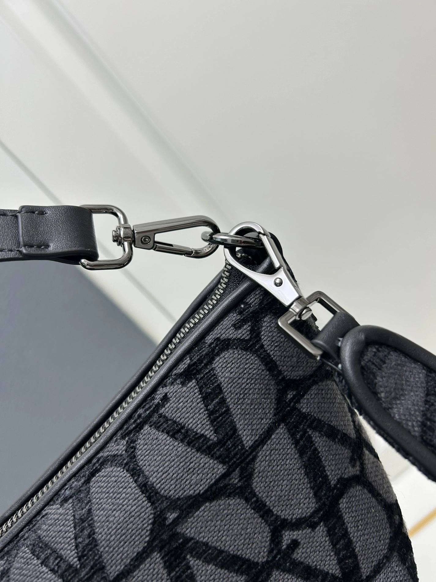 Durable 8082 Valentino AAA Quality Messenger Bags For Women
