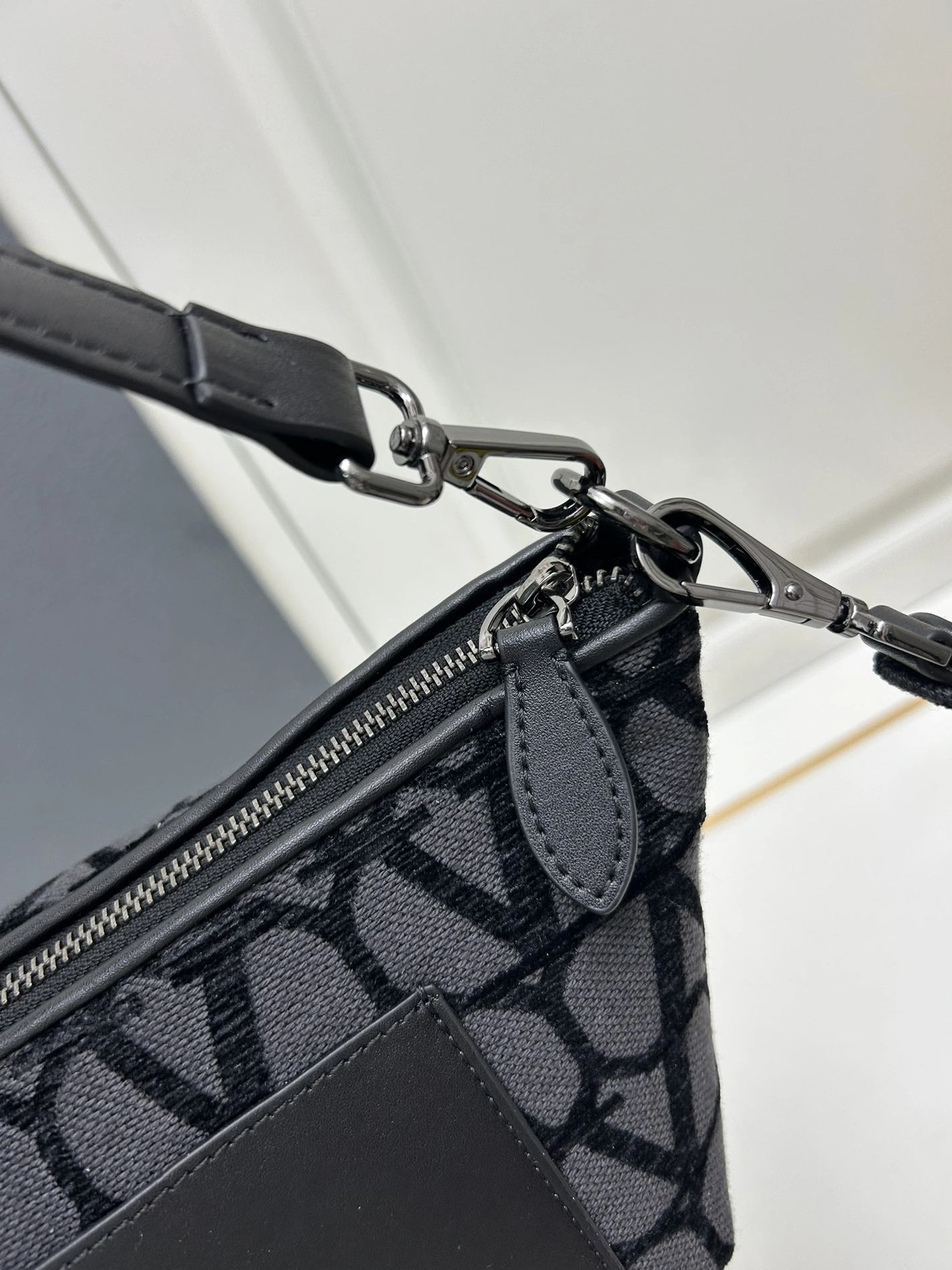Durable 8082 Valentino AAA Quality Messenger Bags For Women