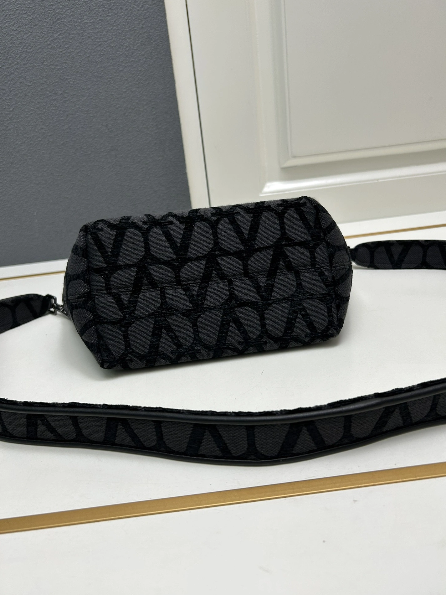 Durable 8082 Valentino AAA Quality Messenger Bags For Women