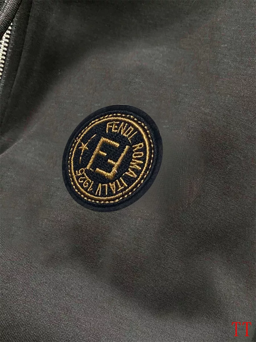Durable 8345 Fendi Tracksuits Long Sleeved For Men