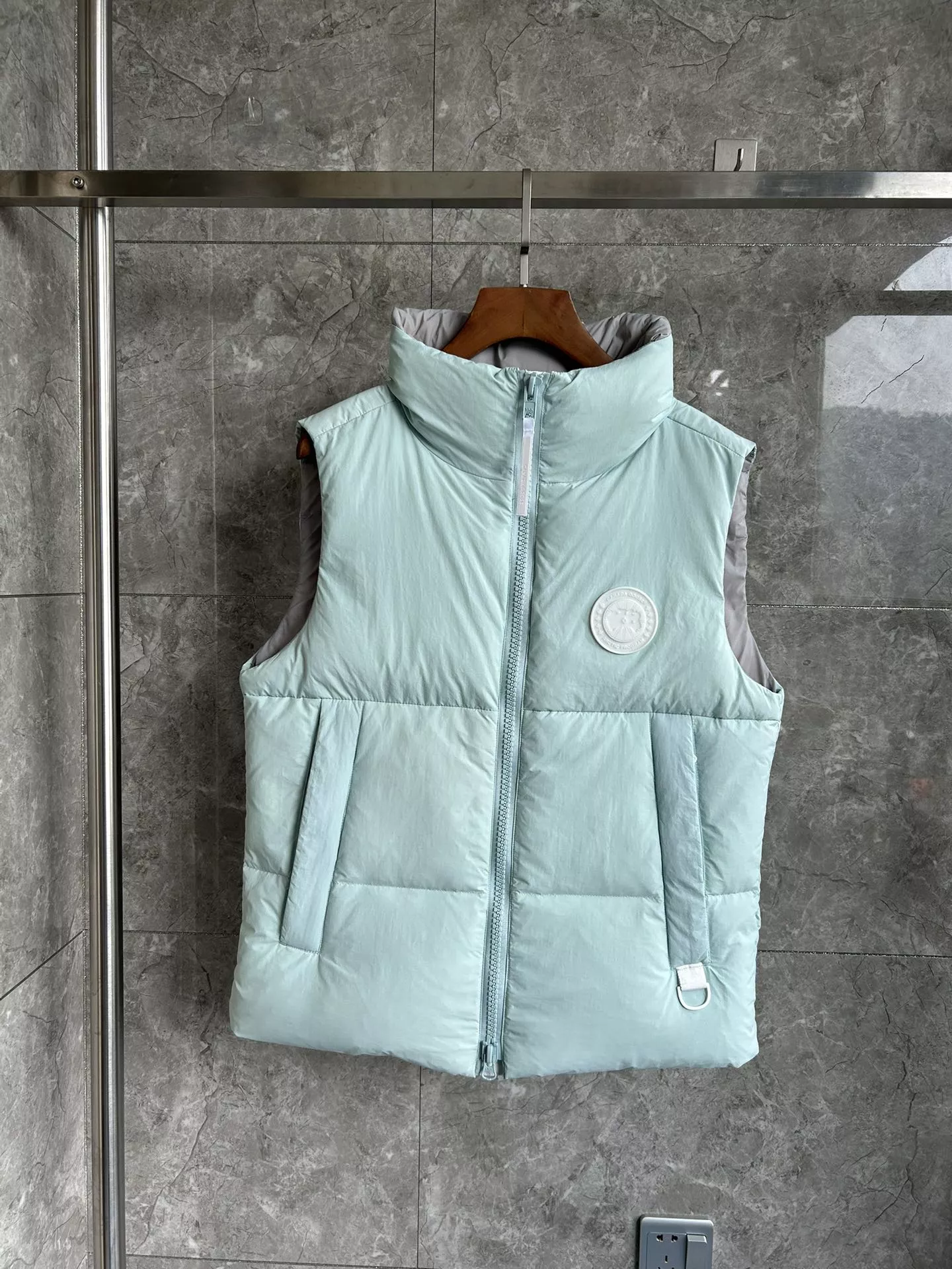 Durable 8395 Canada Goose Down Feather Coat Sleeveless For Unisex
