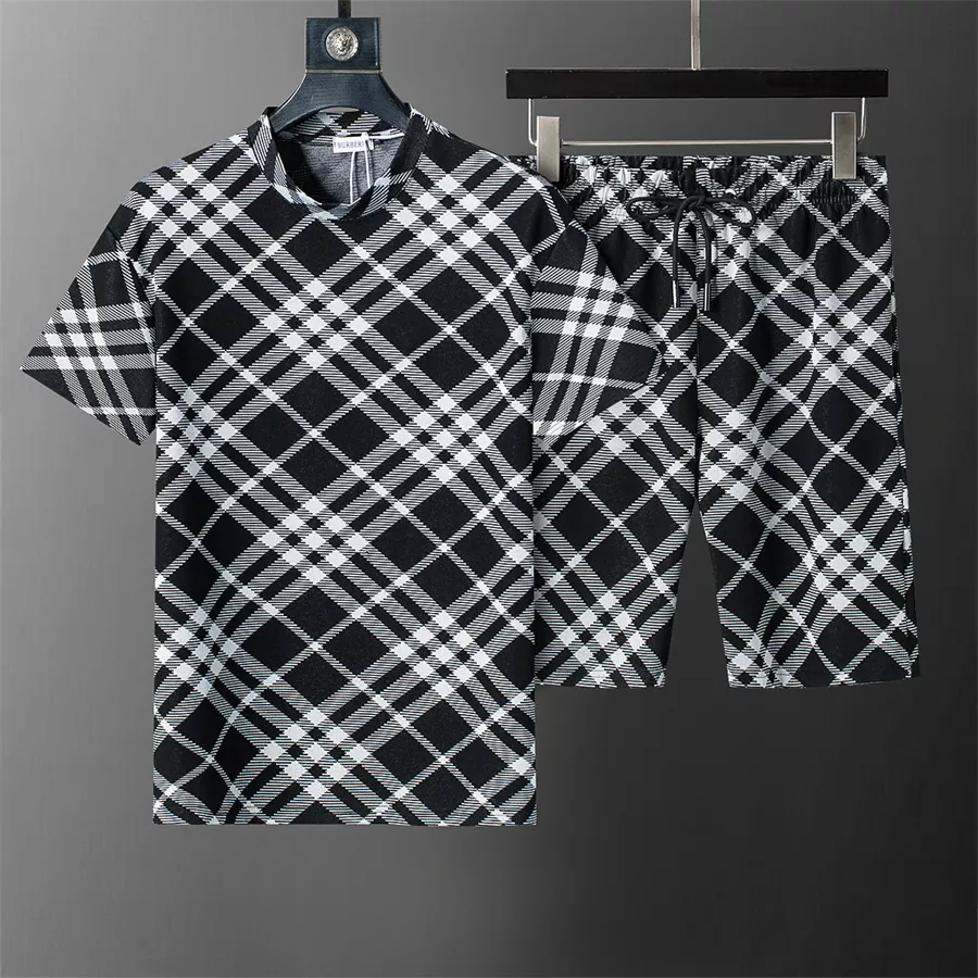Durable 8413 Burberry Tracksuits Short Sleeved For Men