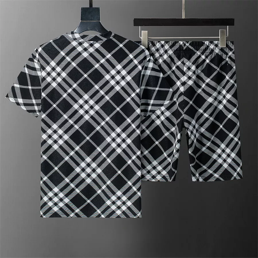 Durable 8413 Burberry Tracksuits Short Sleeved For Men