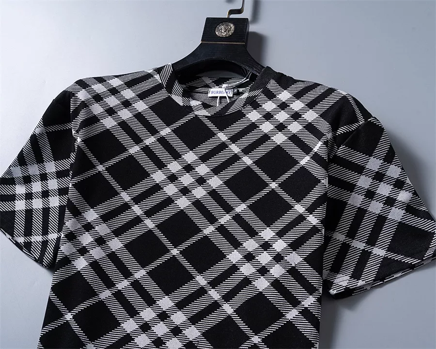 Durable 8413 Burberry Tracksuits Short Sleeved For Men