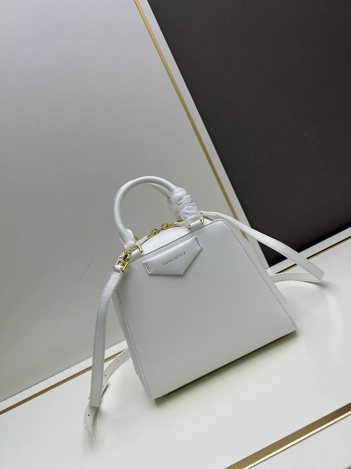Durable 8636 Givenchy AAA Quality Handbags For Women