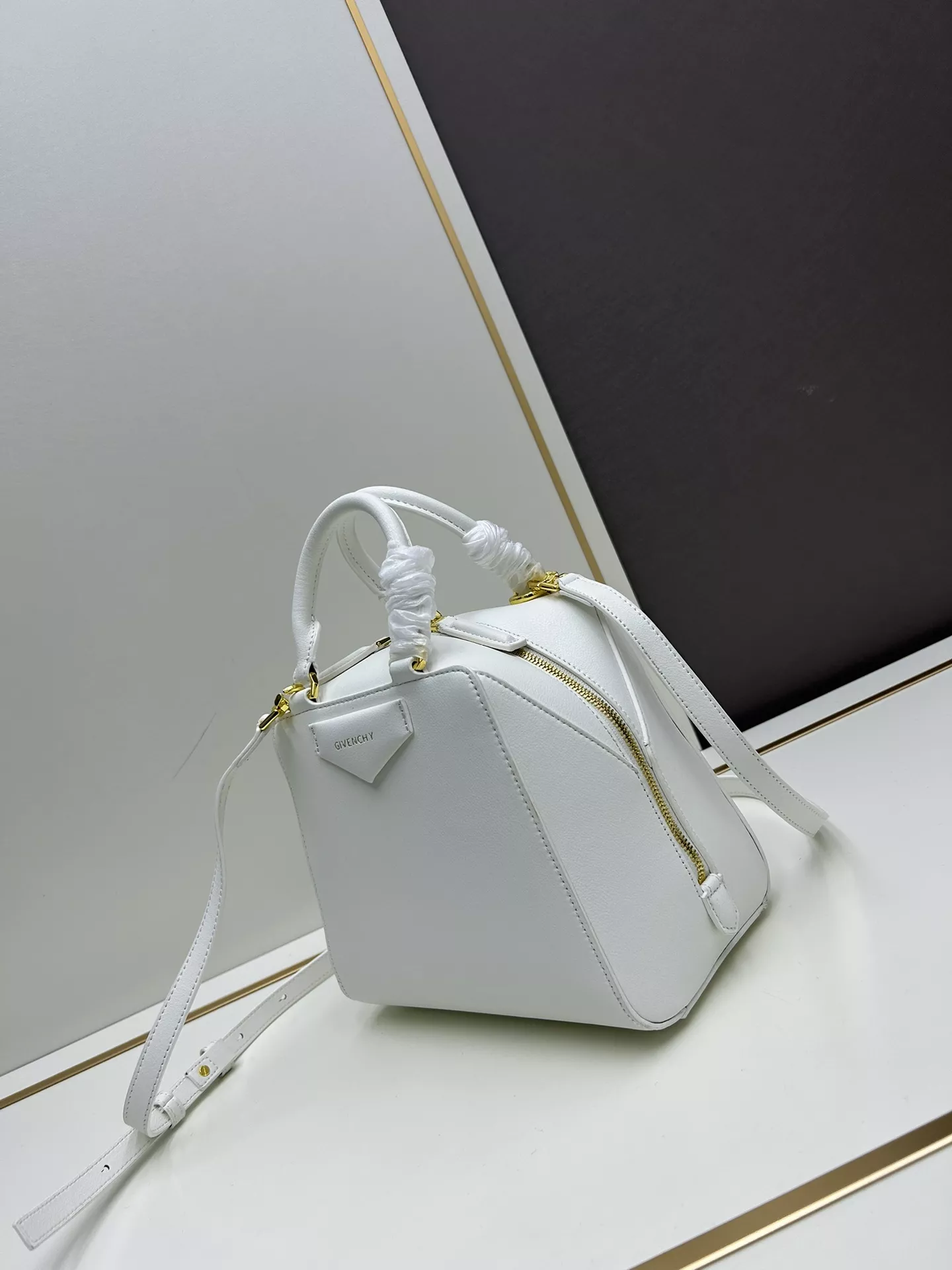 Durable 8636 Givenchy AAA Quality Handbags For Women